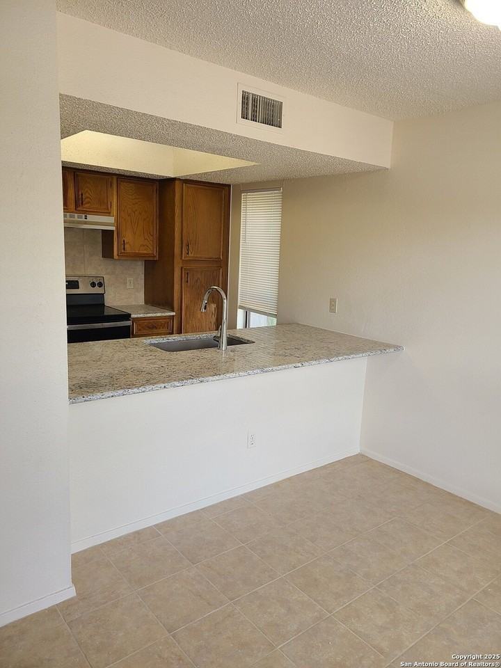 149 Coers Dr Apt 4 #4 - Photo 6 of 15