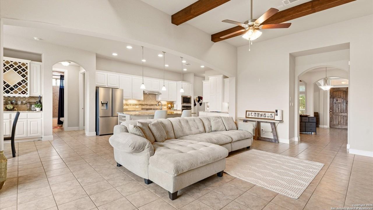 270 Lilly Blf - Photo 5 of 28