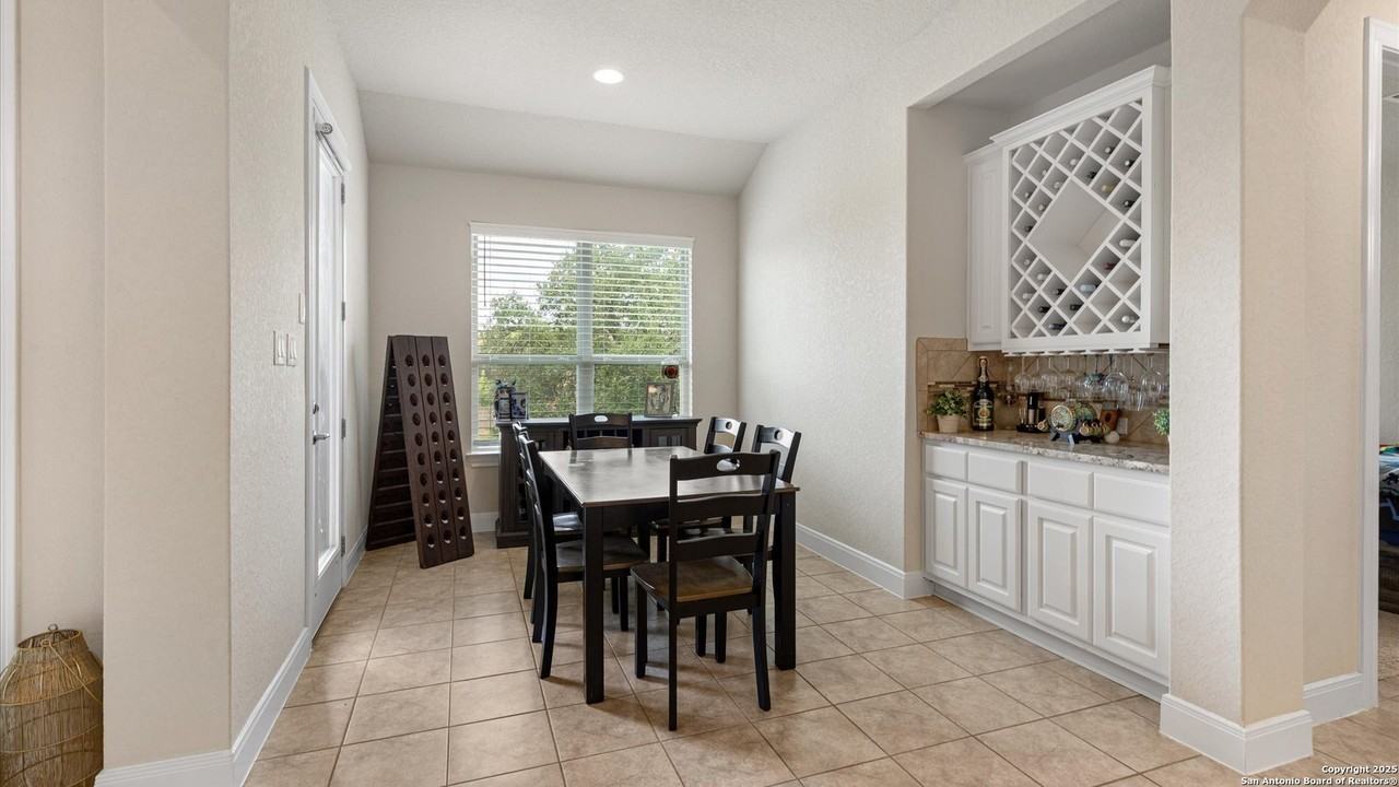 270 Lilly Blf - Photo 7 of 28