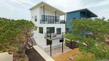 featured image of 675 Hummingbird Hill