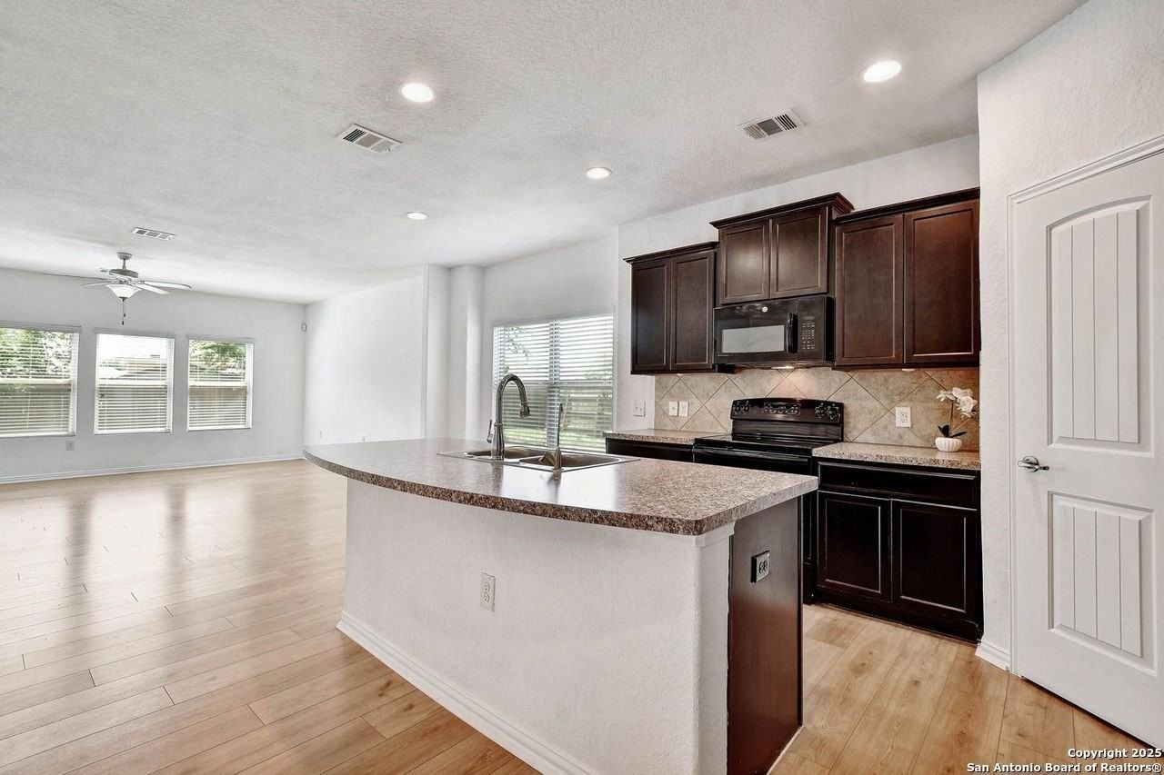 7102 Magnolia Blf - Photo 6 of 37