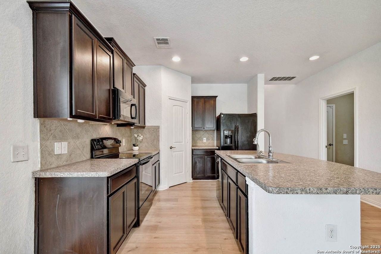 7102 Magnolia Blf - Photo 7 of 37