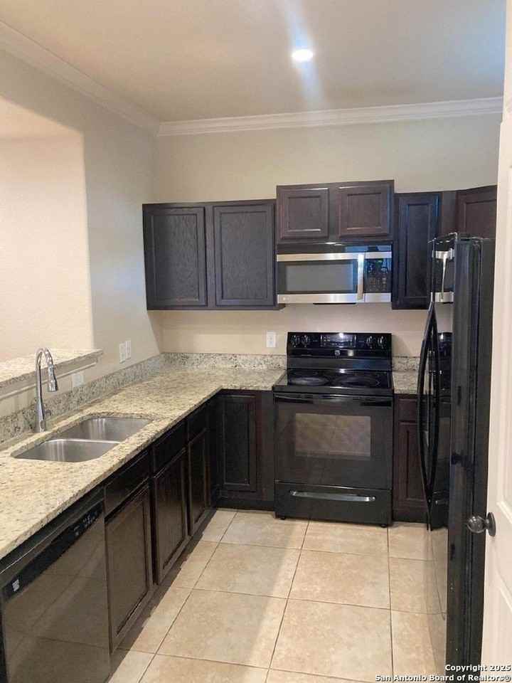 7030 Lakeview Dr Unit 102 #102 - Photo 3 of 14