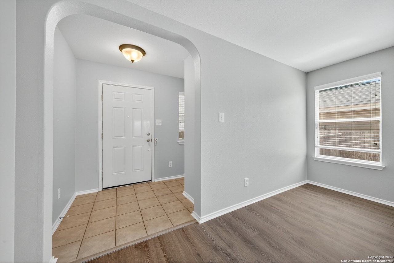 10411 Artesia Wls - Photo 4 of 33