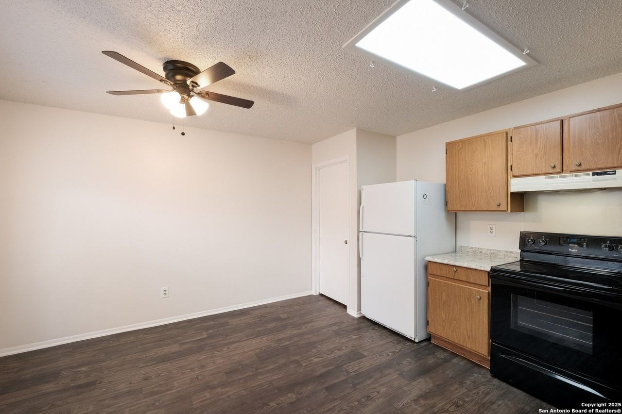 15414 Legend Springs Dr - Photo 3 of 18