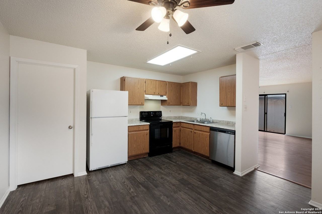 15414 Legend Springs Dr - Photo 4 of 18