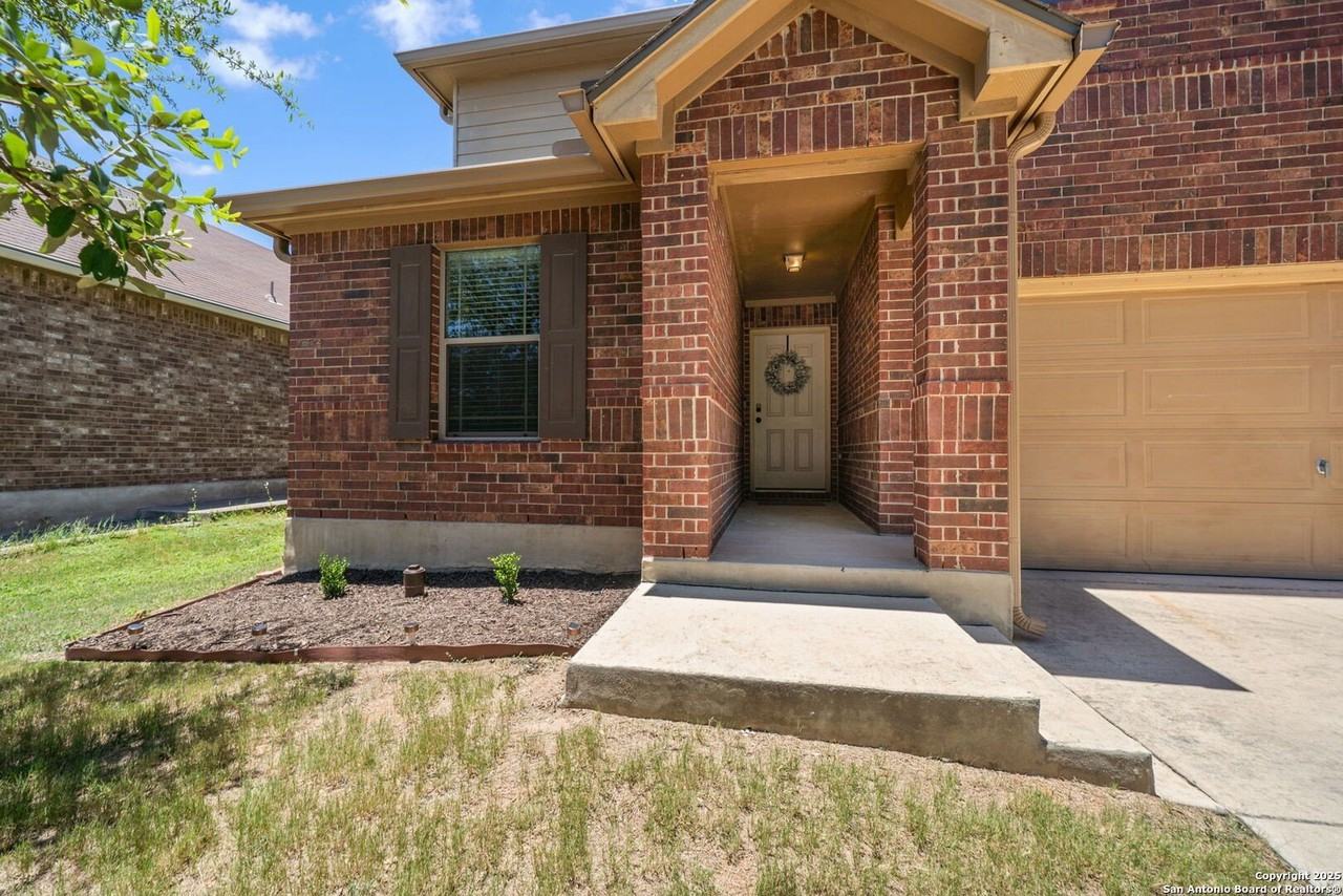 807 Spello Cir - Photo 4 of 32