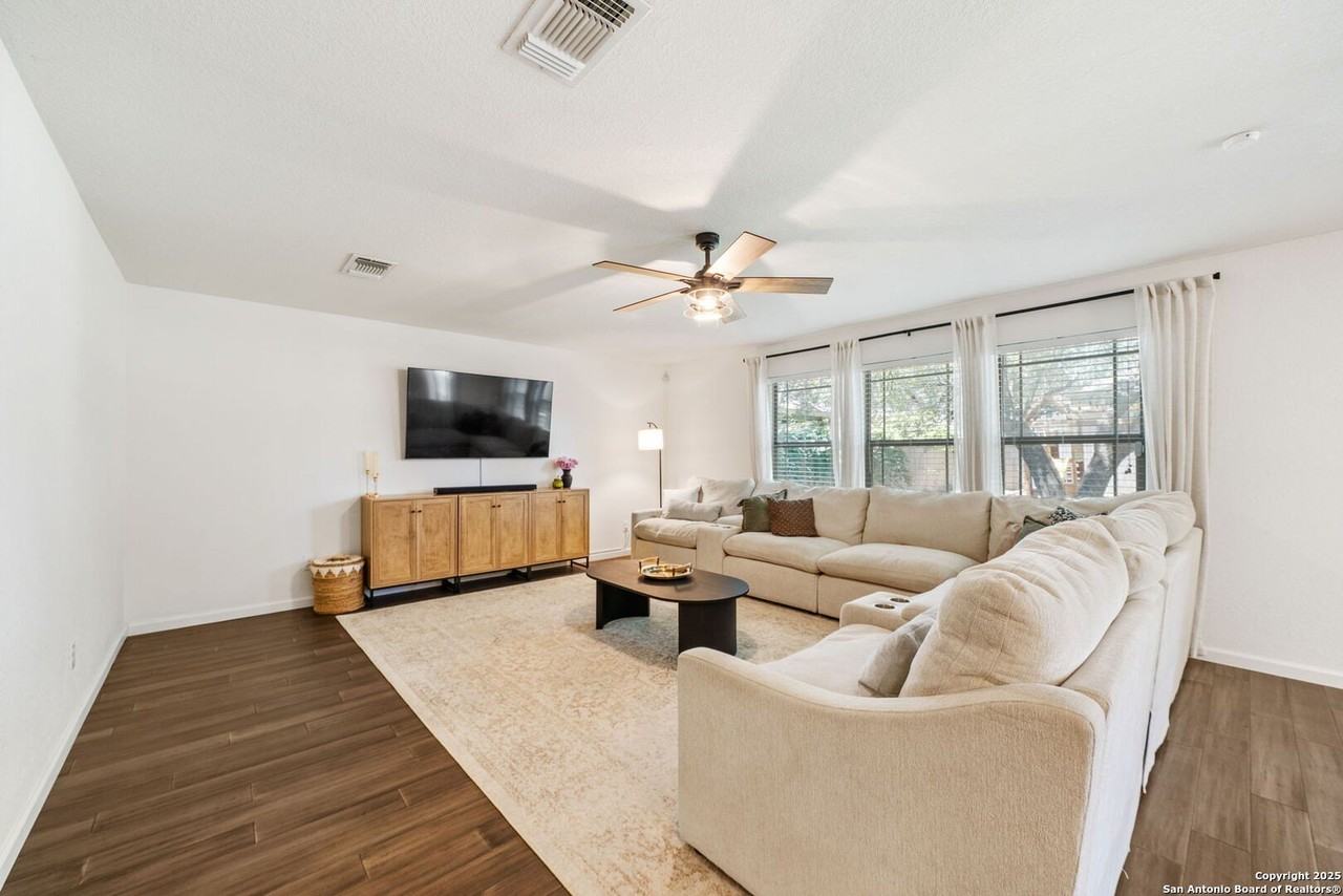 807 Spello Cir - Photo 7 of 32