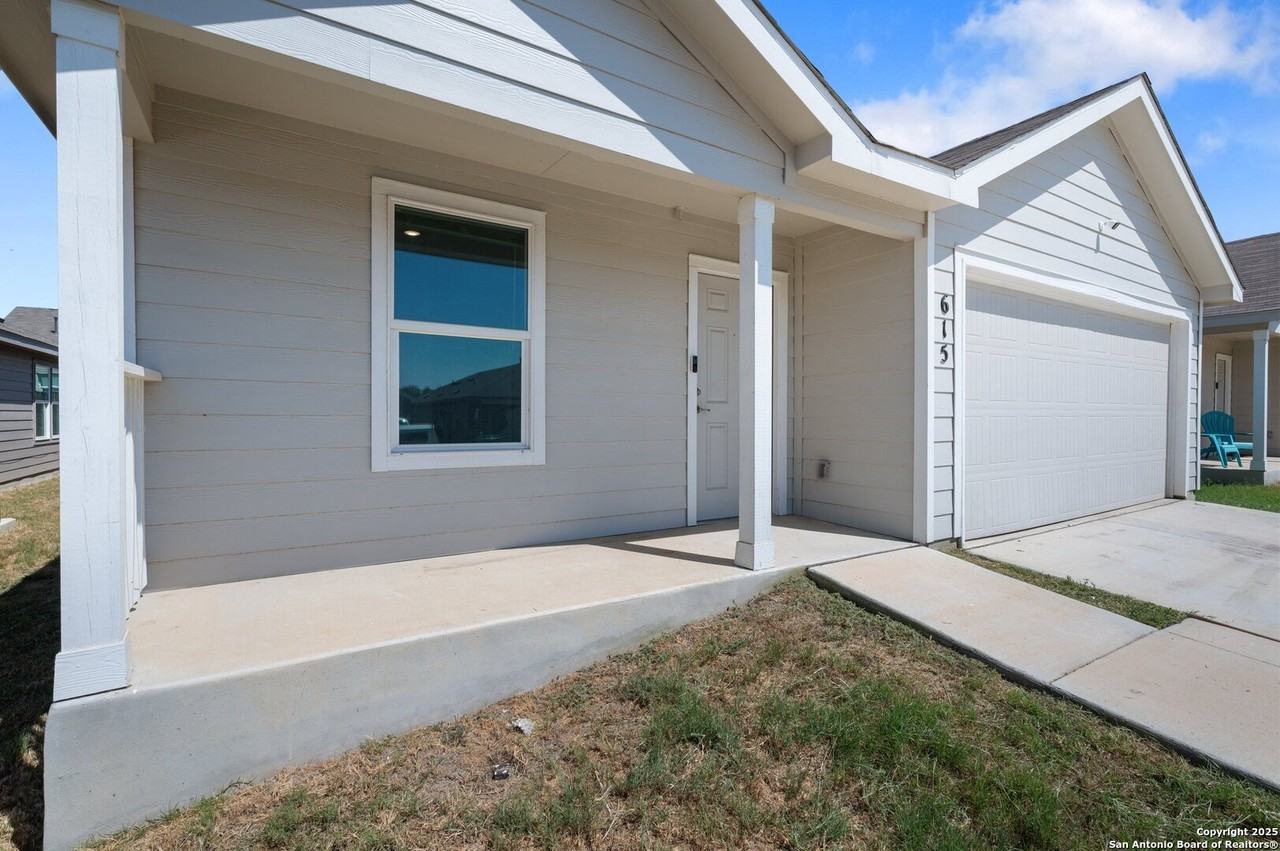 615 Bean Bnd - Photo 4 of 30