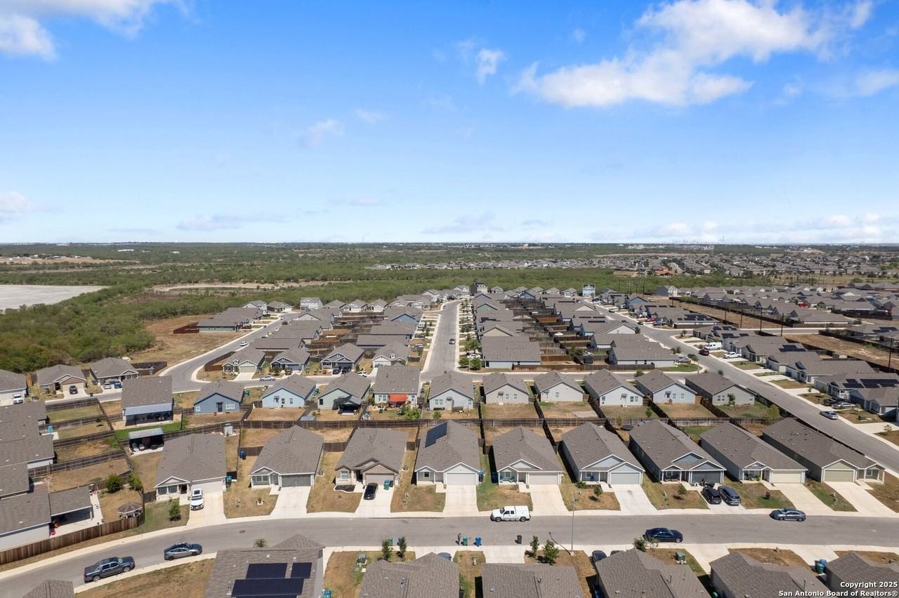 615 Bean Bnd - Photo 7 of 30