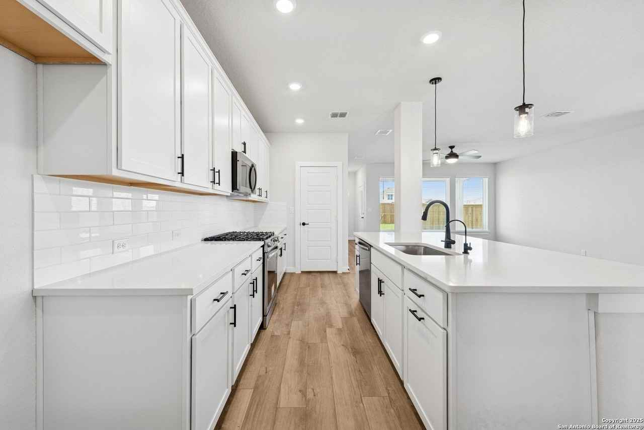 129 Radnor Rd - Photo 2 of 8