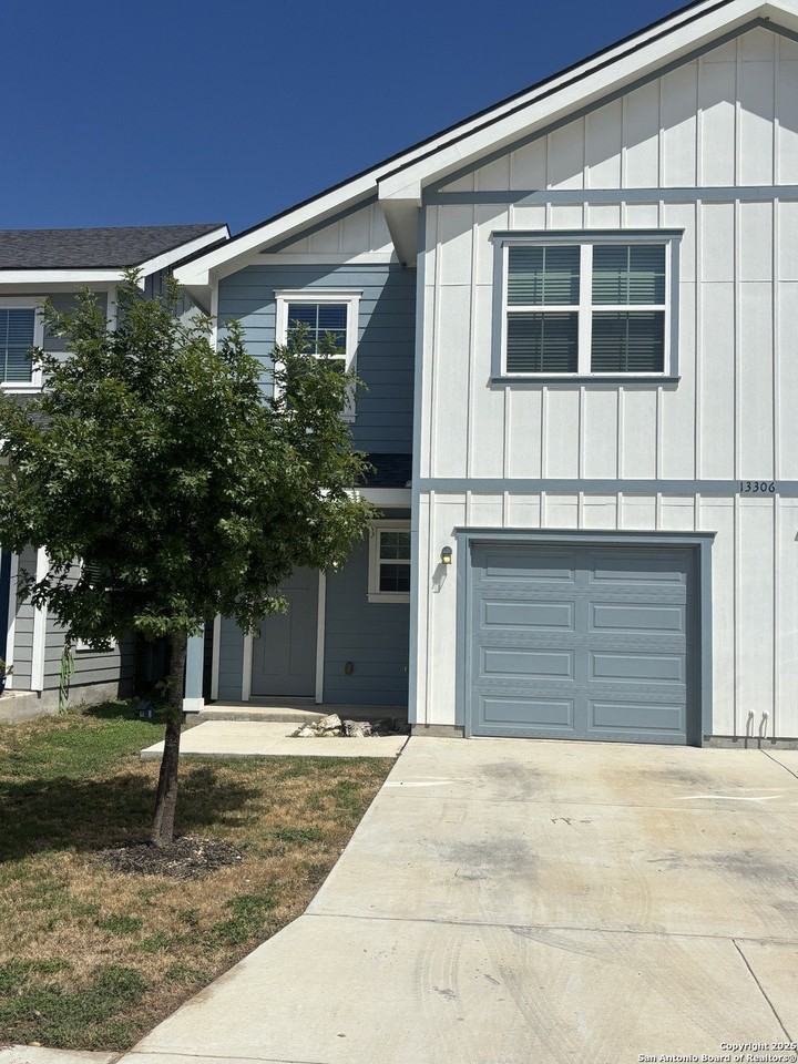 13306 13306 Stadium unit: 102 #102 - Photo 2 of 19