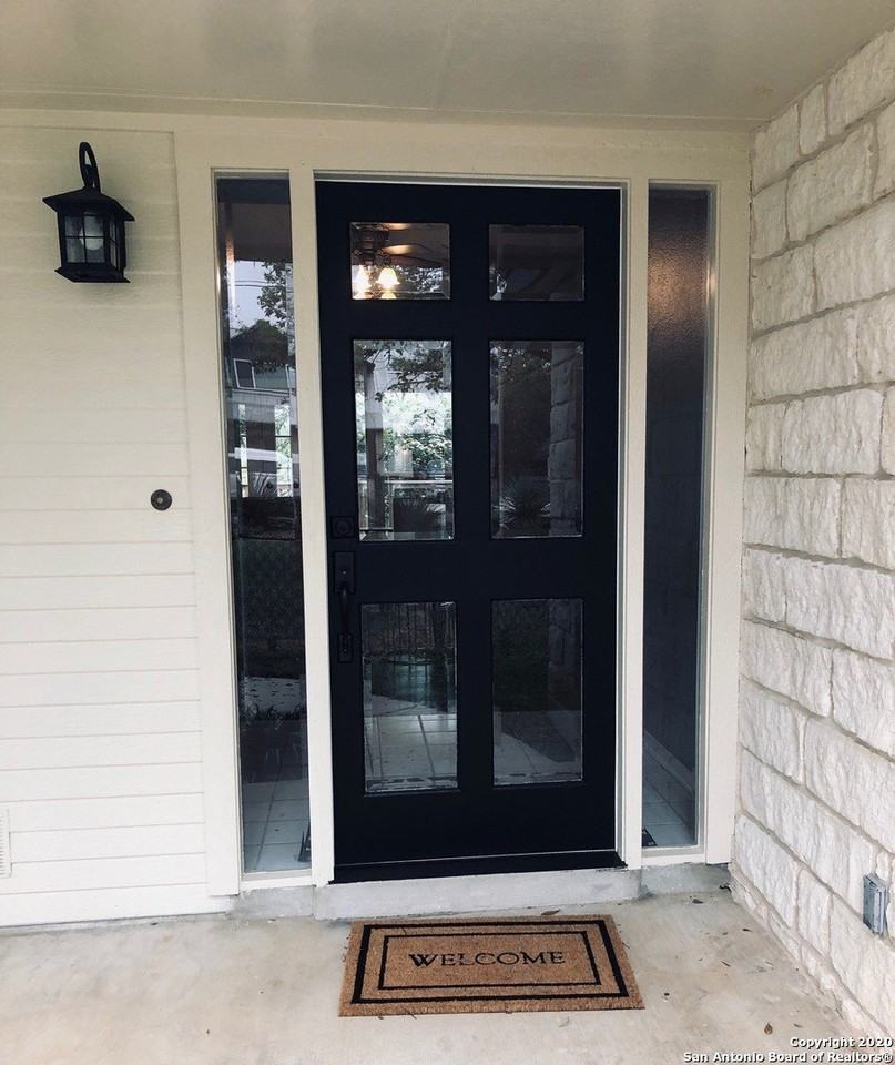 116 East Evergreen Street - Photo 3 of 34