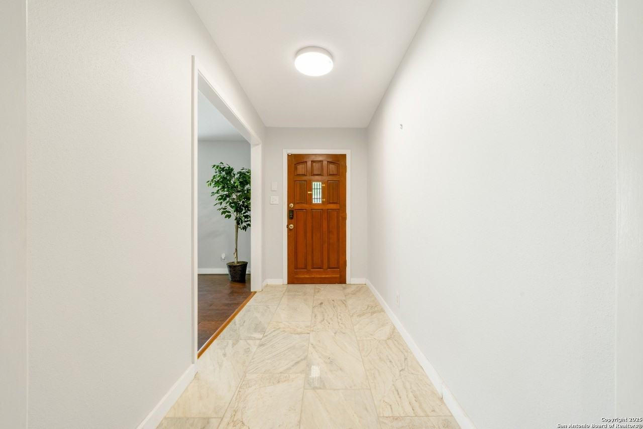 117 Danube Dr - Photo 6 of 28