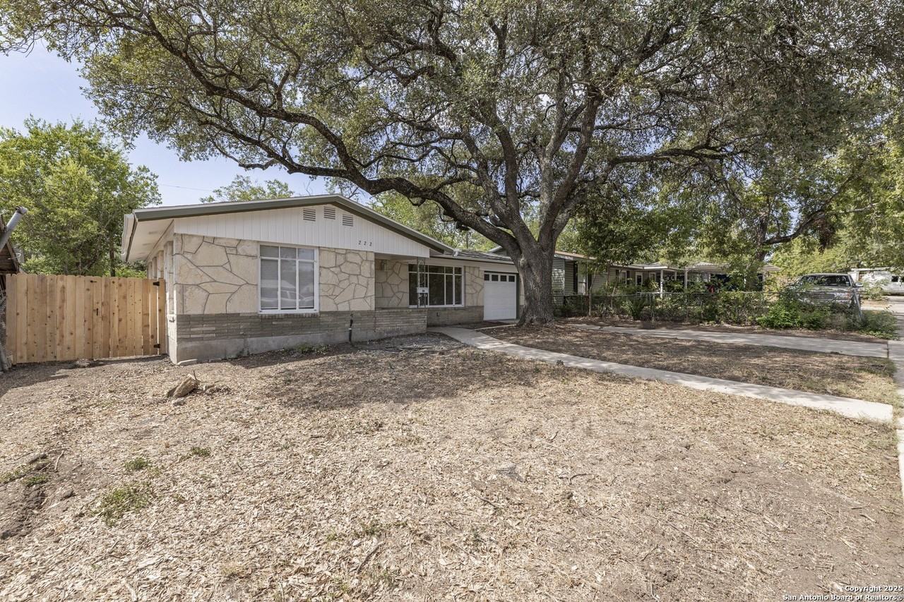 222 Dryden - Photo 2 of 16