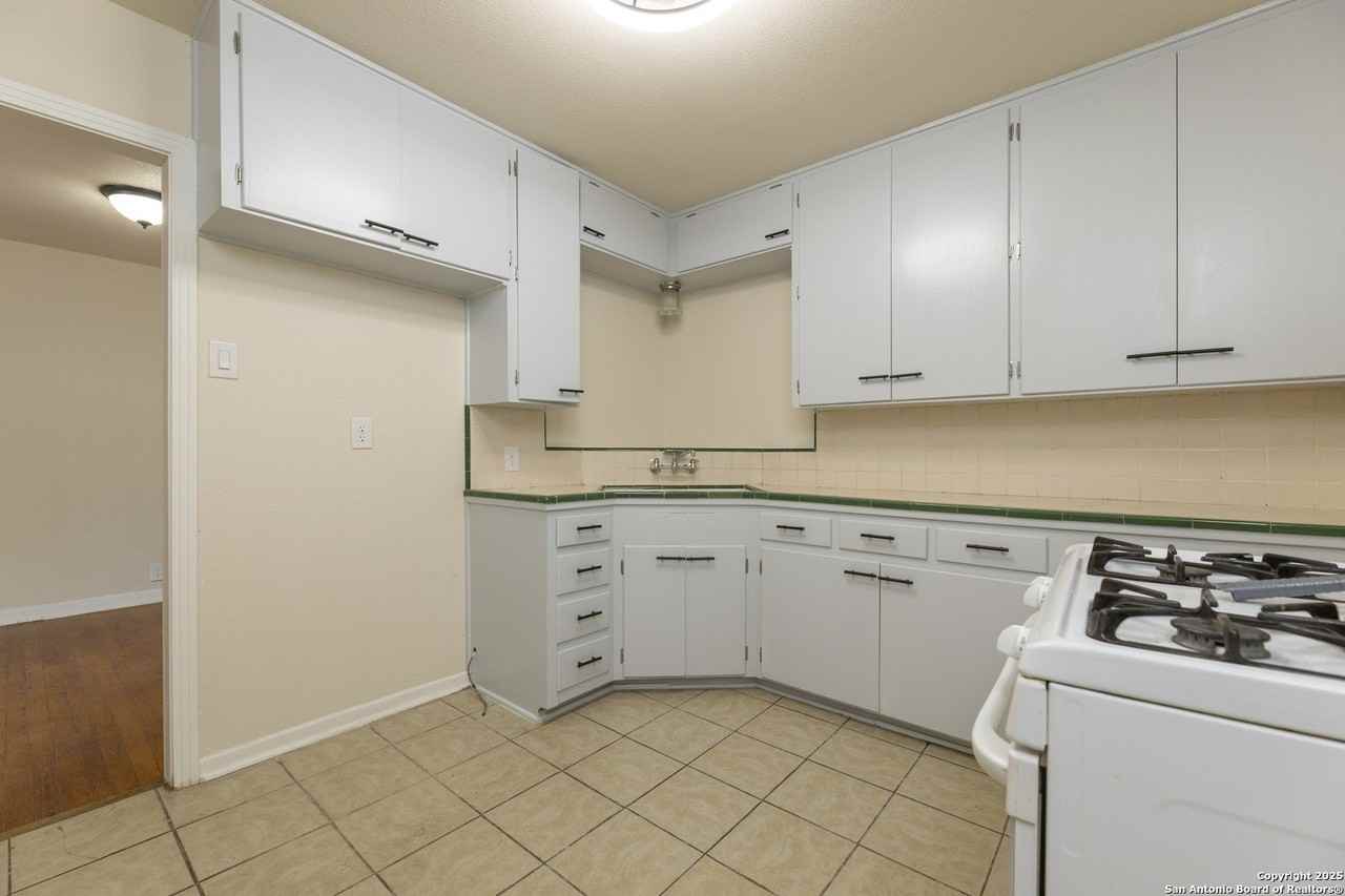 222 Dryden - Photo 6 of 16