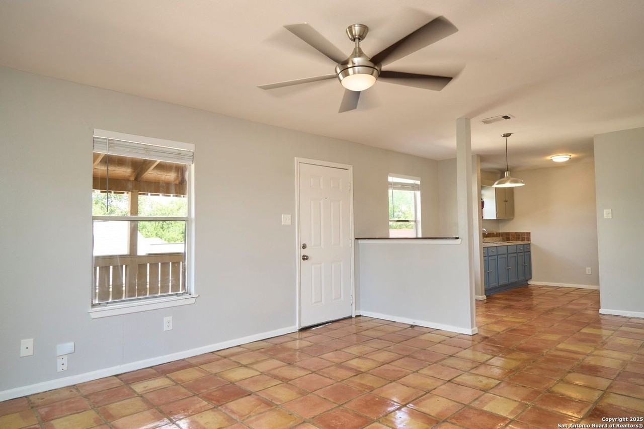 418 Verne St Apt 3 #3 - Photo 5 of 22