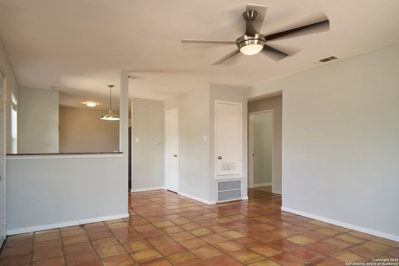 418 Verne St Apt 3 #3 - Photo 6 of 22