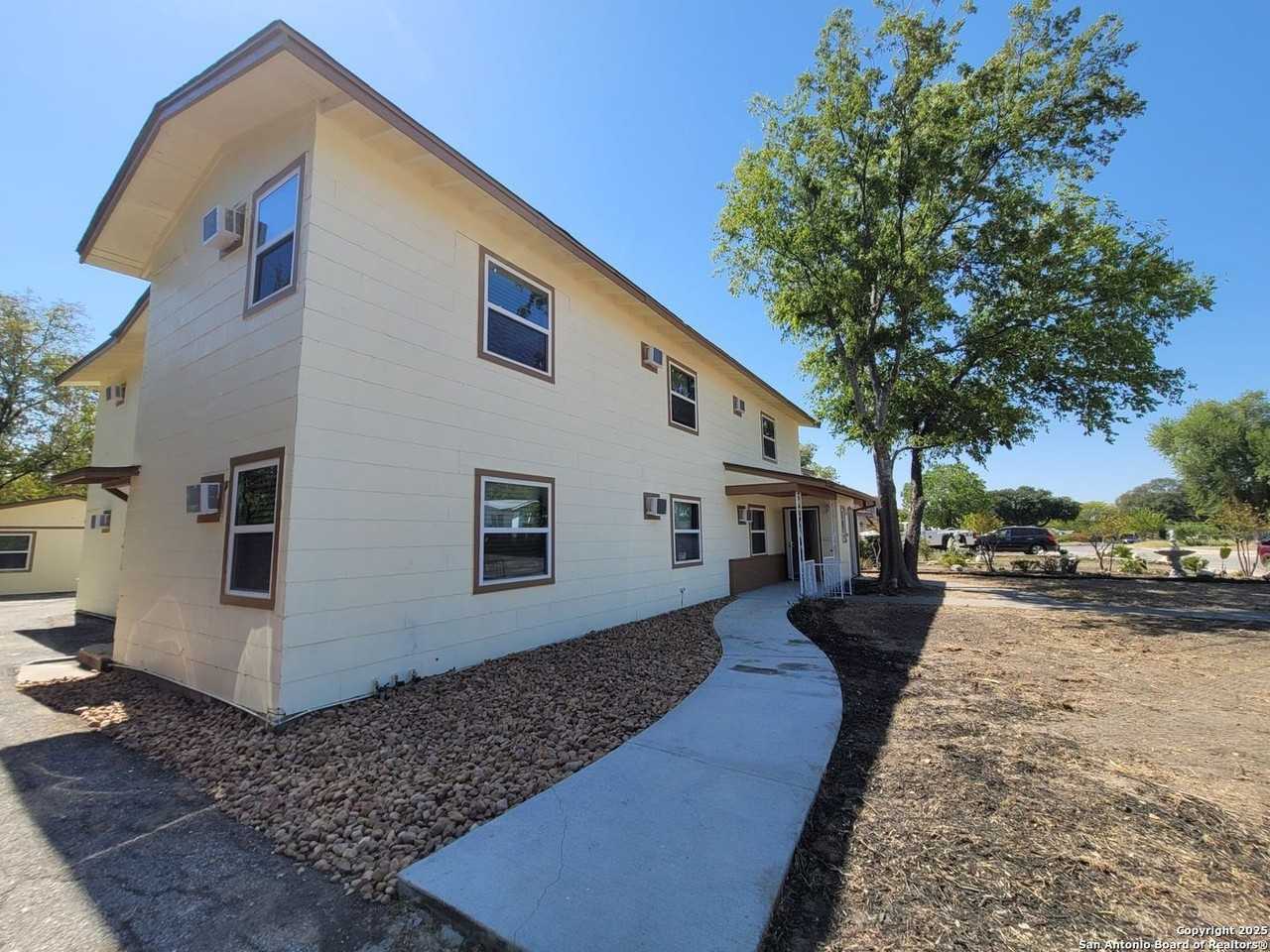 236 Senisa Drive - Photo 2 of 19