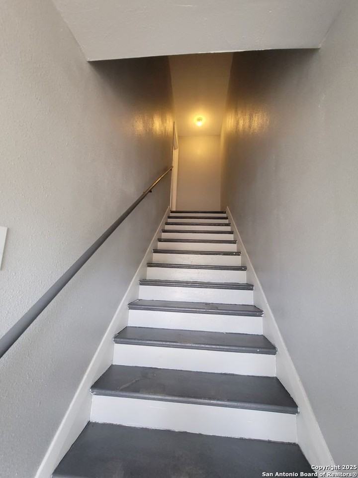 236 Senisa Drive - Photo 3 of 19