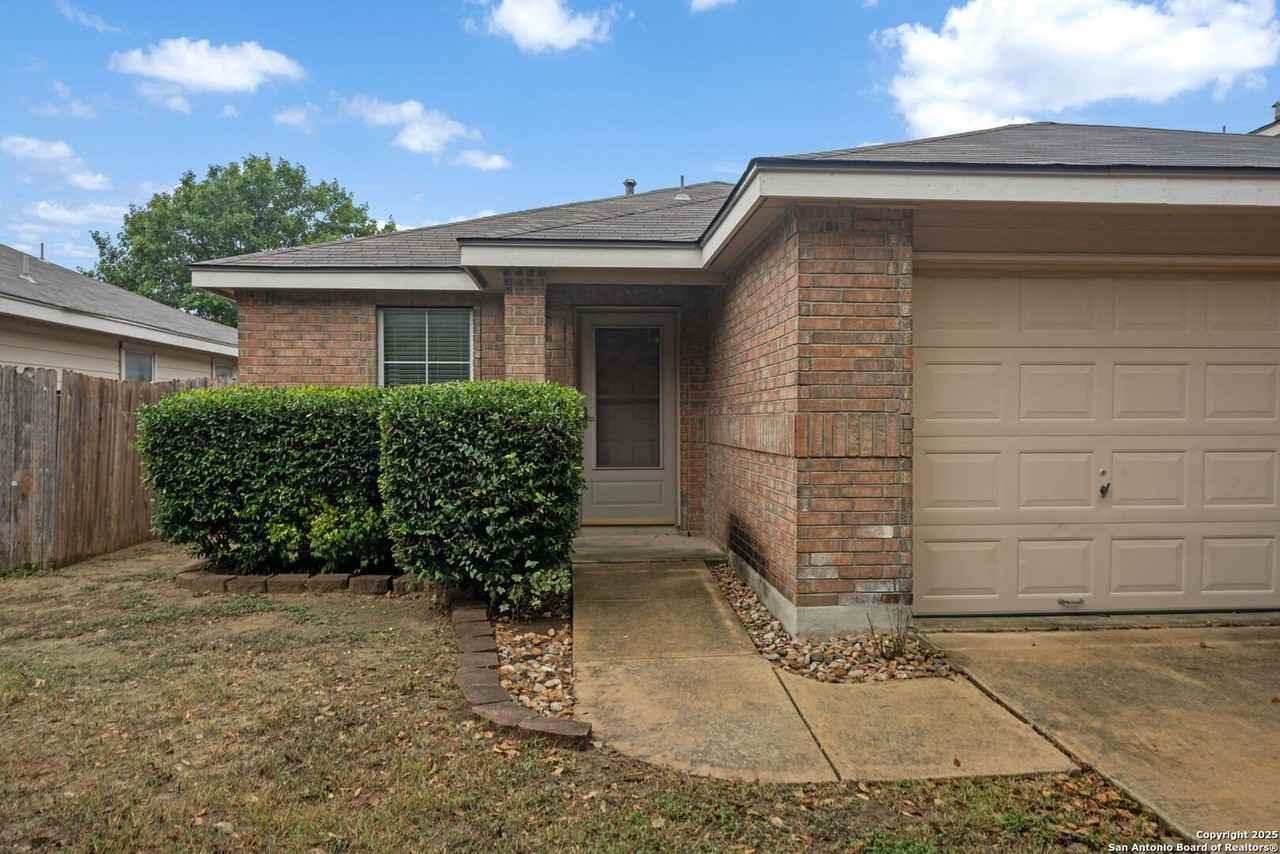 10514 Marigold Bay - Photo 4 of 30