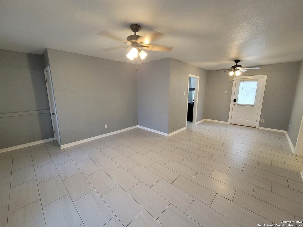 327 Bexar Dr - Photo 3 of 14