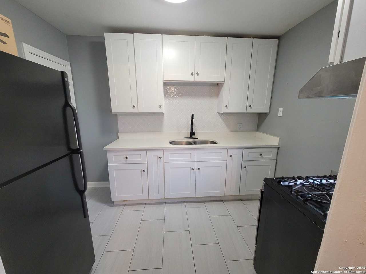 327 Bexar Dr - Photo 7 of 14