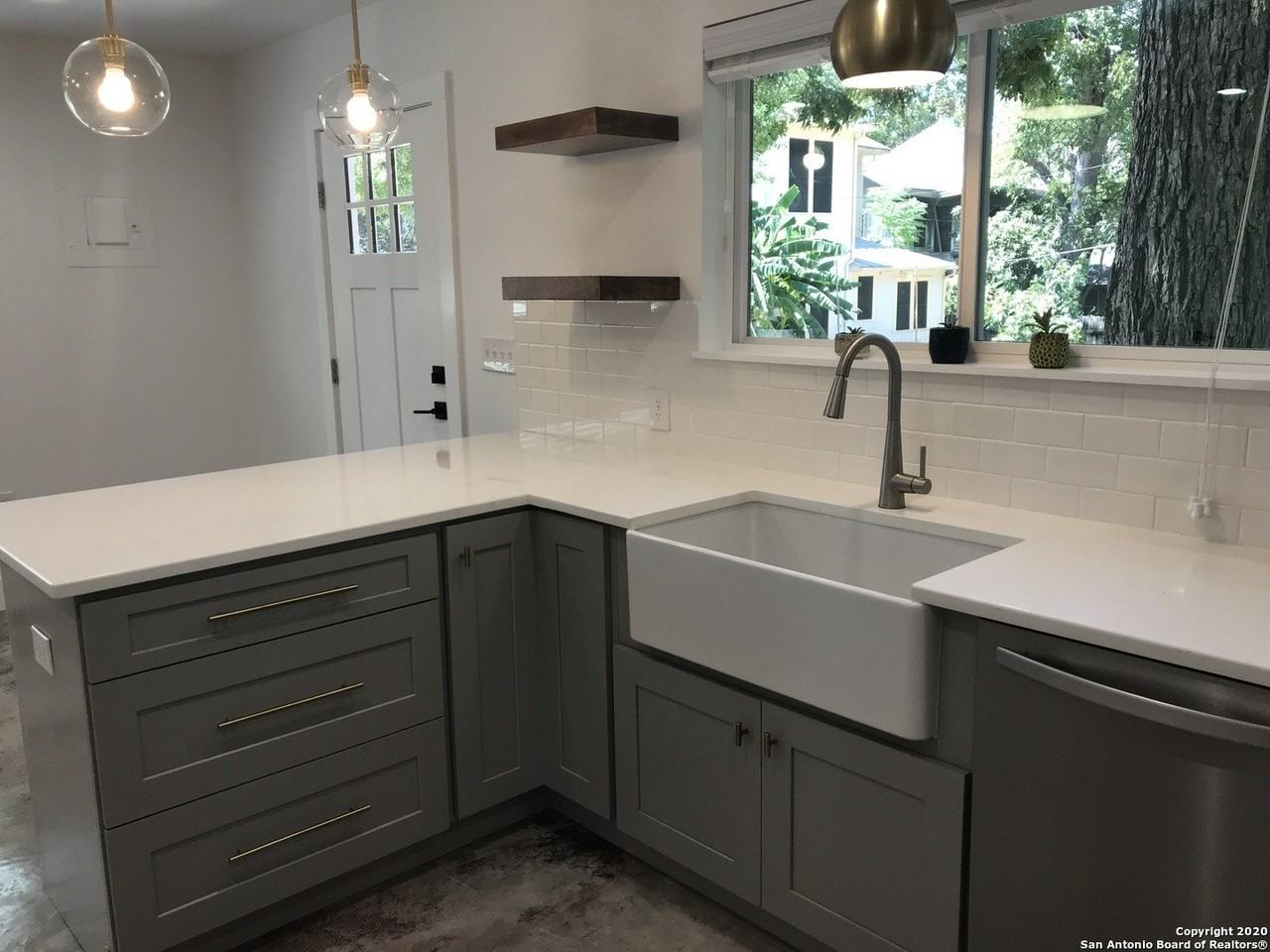 423 W Woodlawn Ave Apt 5 #5 - Photo 3 of 18