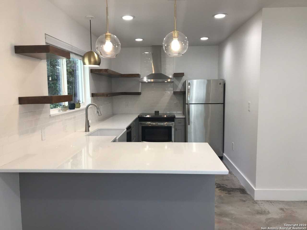 423 W Woodlawn Ave Apt 5 #5 - Photo 5 of 18