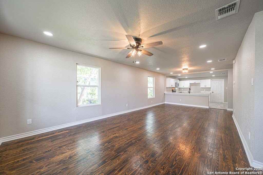 1118 Saint James - Photo 2 of 17