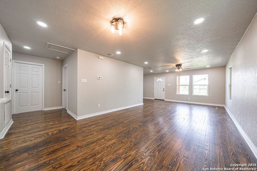 1118 Saint James - Photo 3 of 17