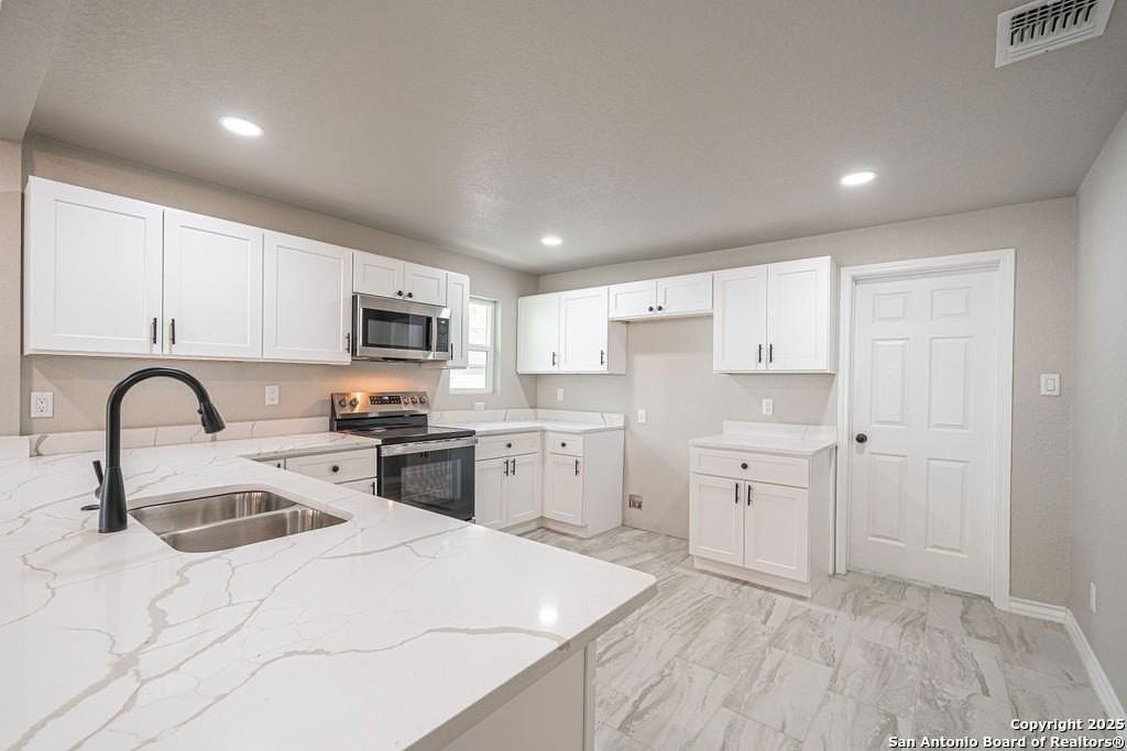 1118 Saint James - Photo 5 of 17