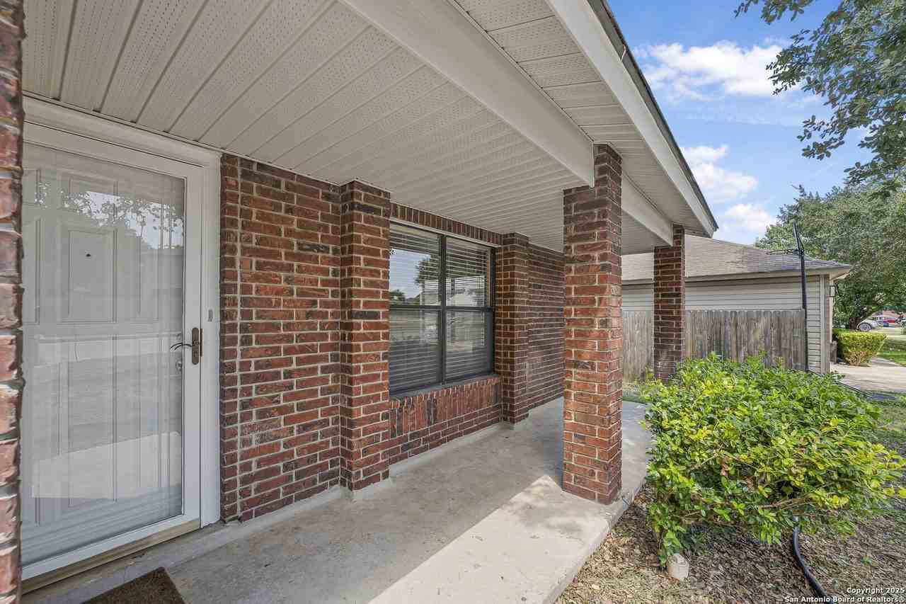 9711 Diamond Cliff Dr - Photo 2 of 47