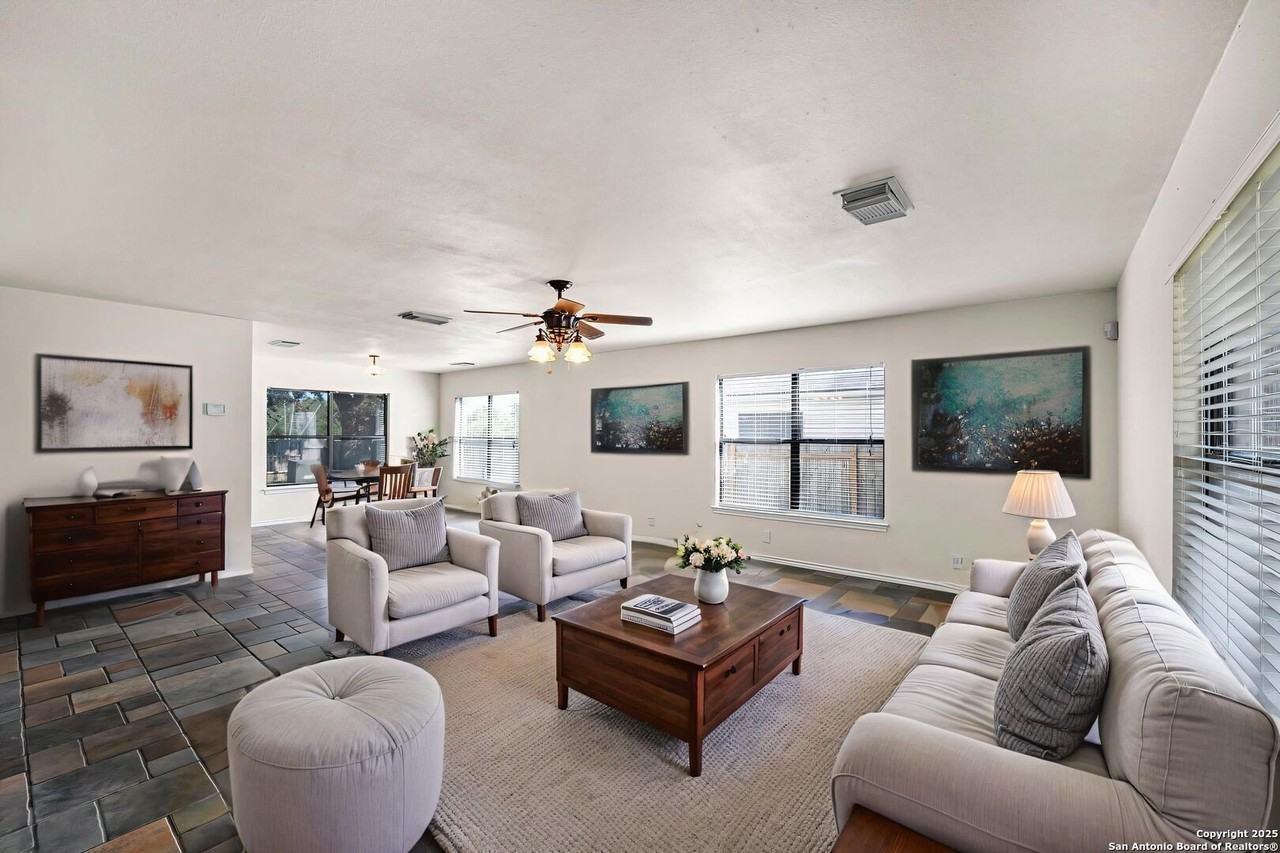 9711 Diamond Cliff Dr - Photo 4 of 47