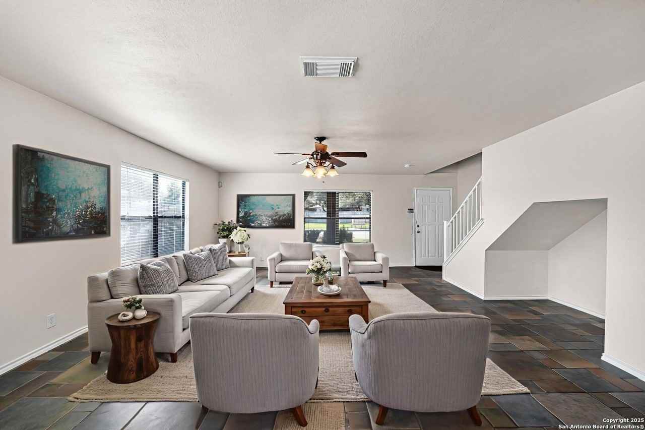 9711 Diamond Cliff Dr - Photo 6 of 47