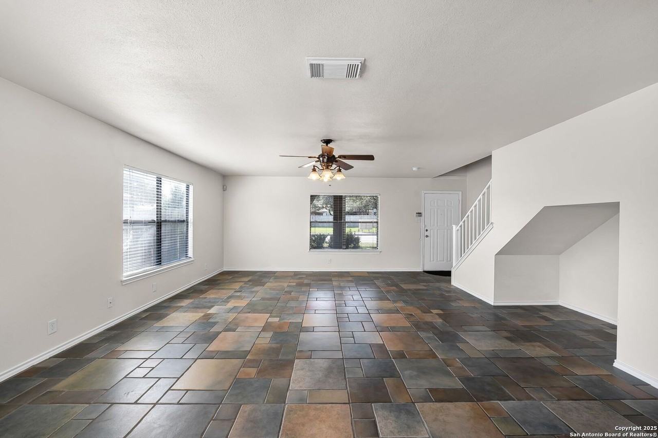 9711 Diamond Cliff Dr - Photo 7 of 47