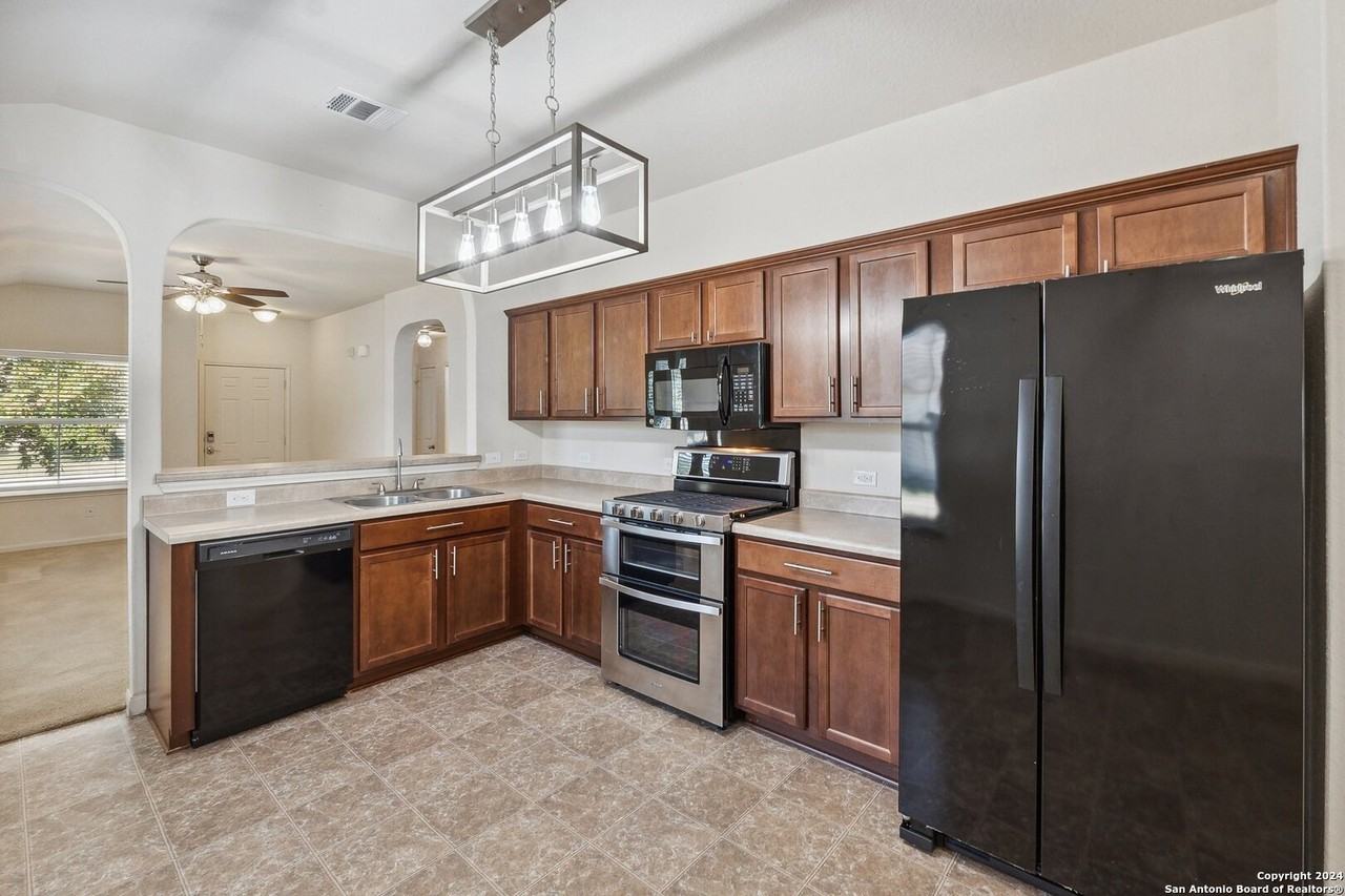 492 Magnolia Wind - Photo 3 of 14