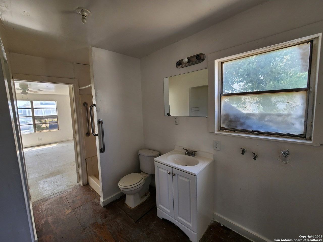 1225 S Gevers St - Photo 4 of 5