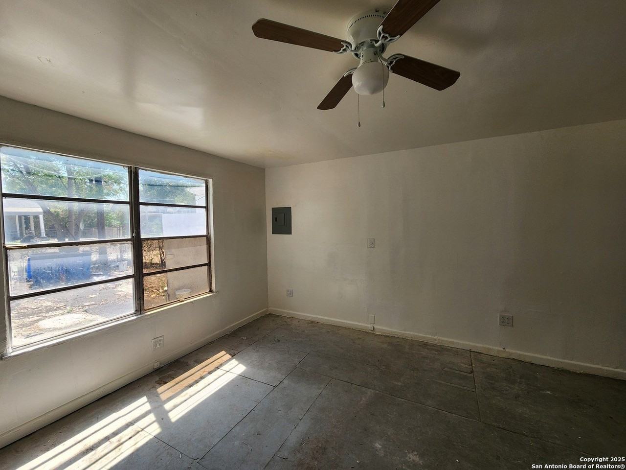 1225 S Gevers St - Photo 5 of 5