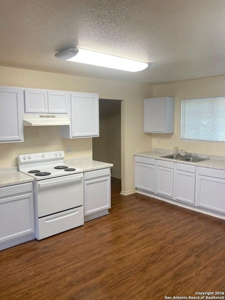 9919 Amber Breeze - Photo 3 of 5