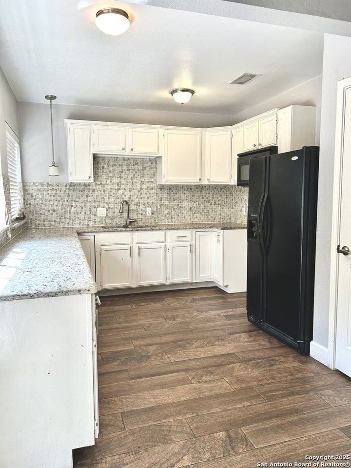 9135 Rue De Lis - Photo 4 of 23