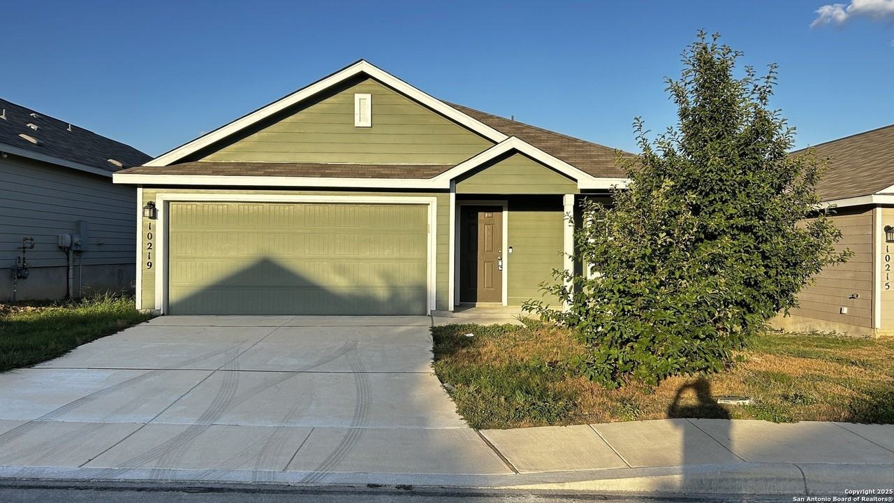 10219 Robbins Crk - Photo 2 of 26