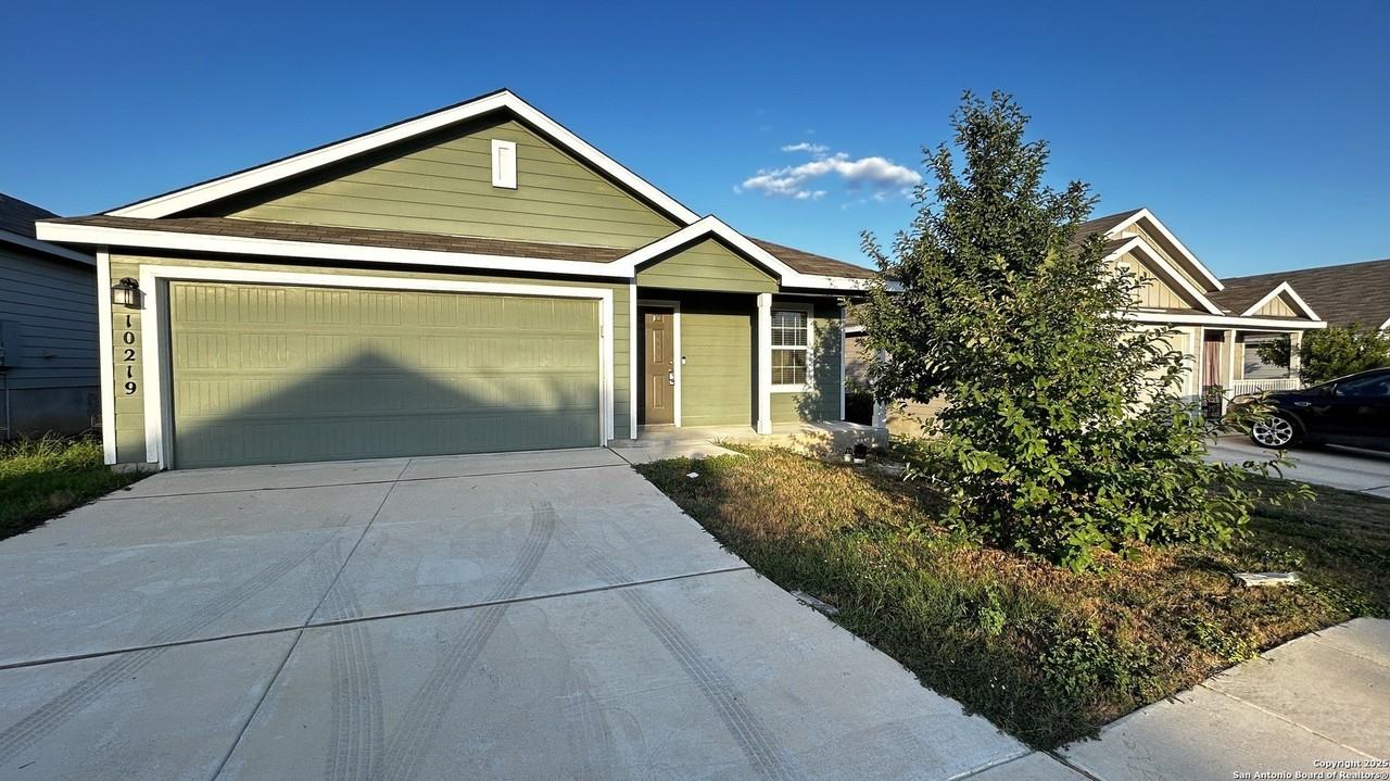 10219 Robbins Crk - Photo 3 of 26