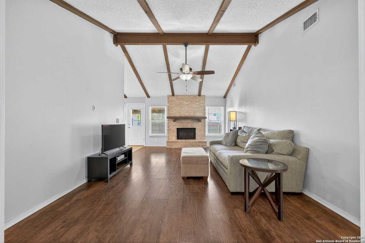 6606 Courtyard - Photo 4 of 27