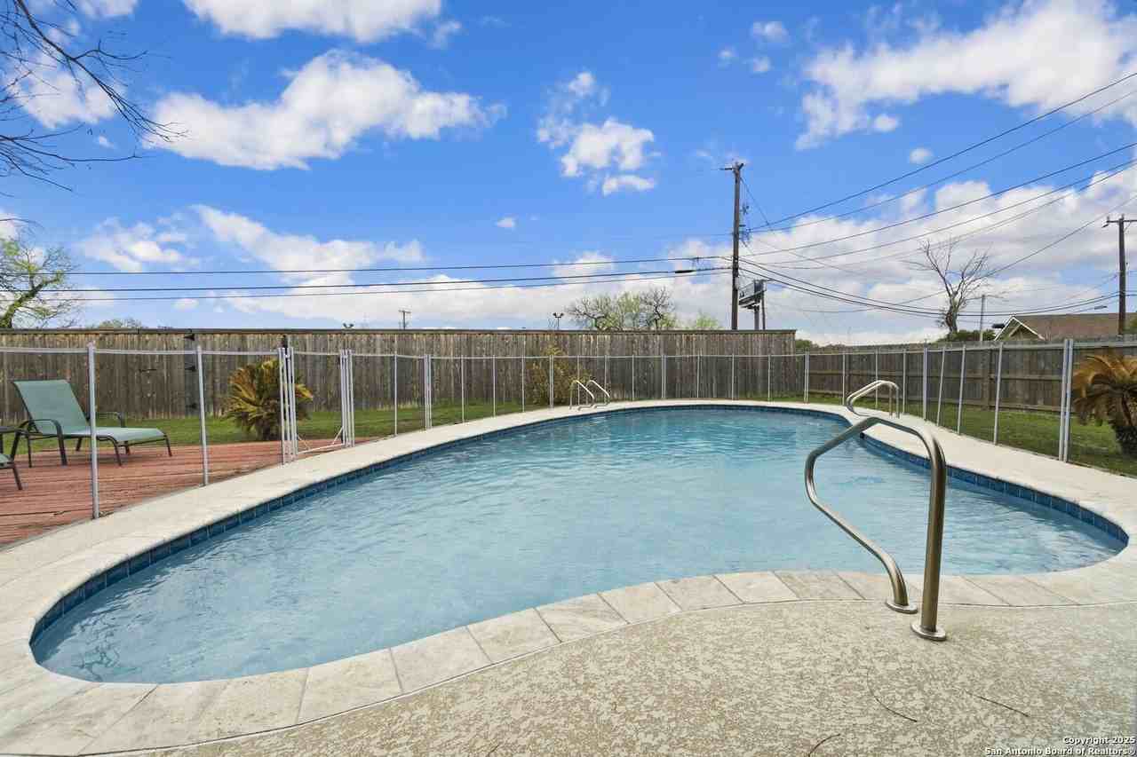 116 S Gardenview - Photo 3 of 29