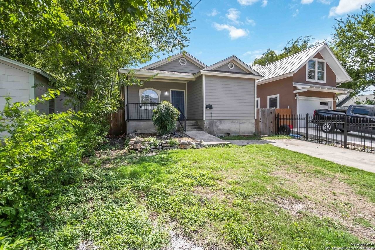 1836 Aransas Ave - Photo 2 of 32