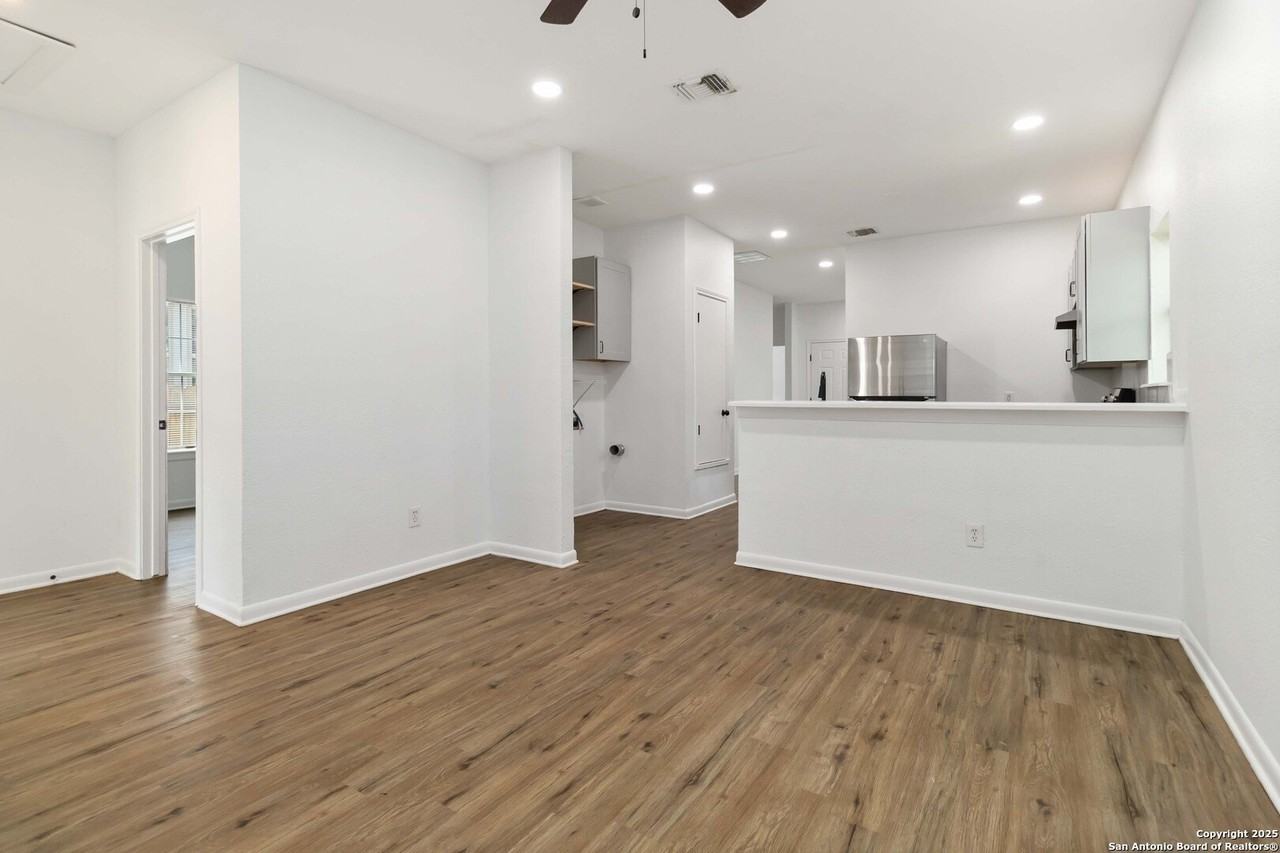 1836 Aransas Ave - Photo 6 of 32