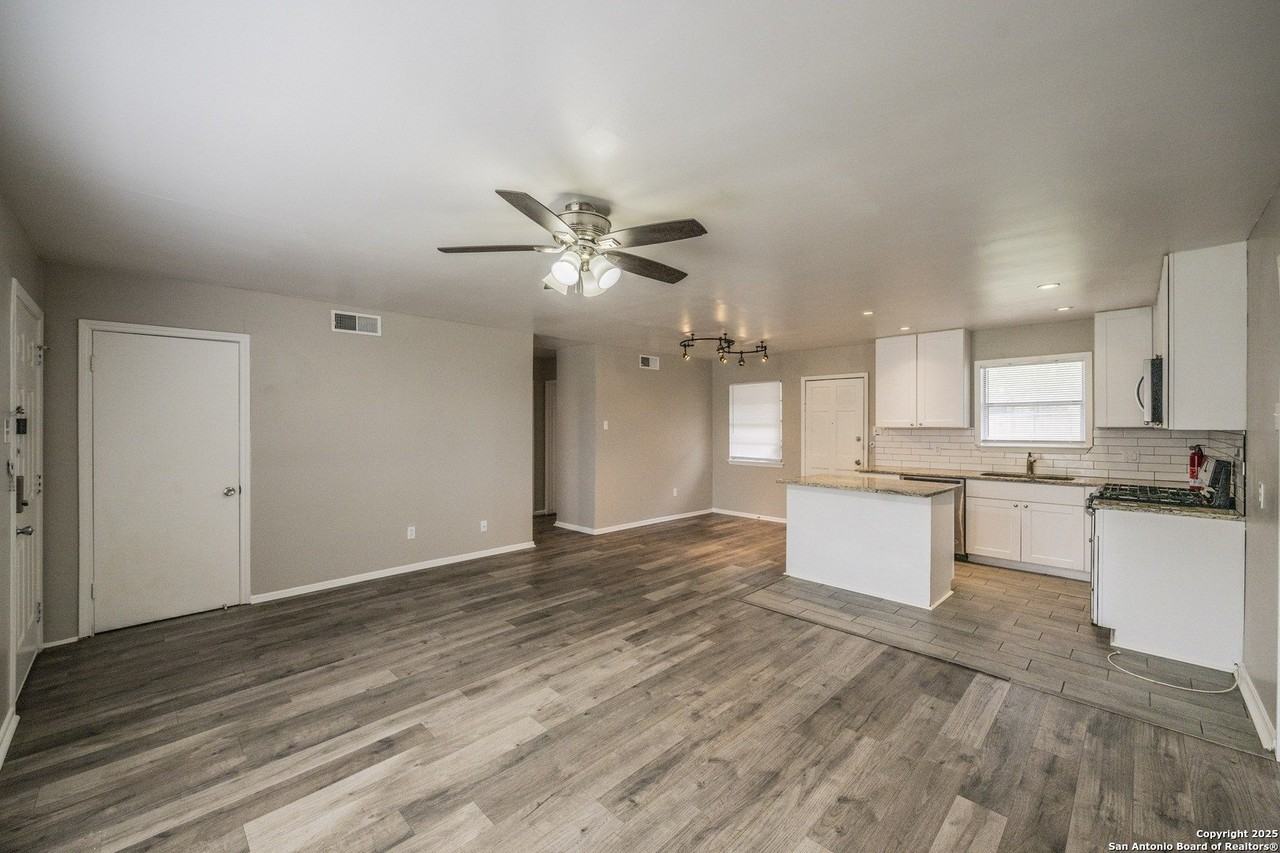 411 Laddie Pl - Photo 3 of 26