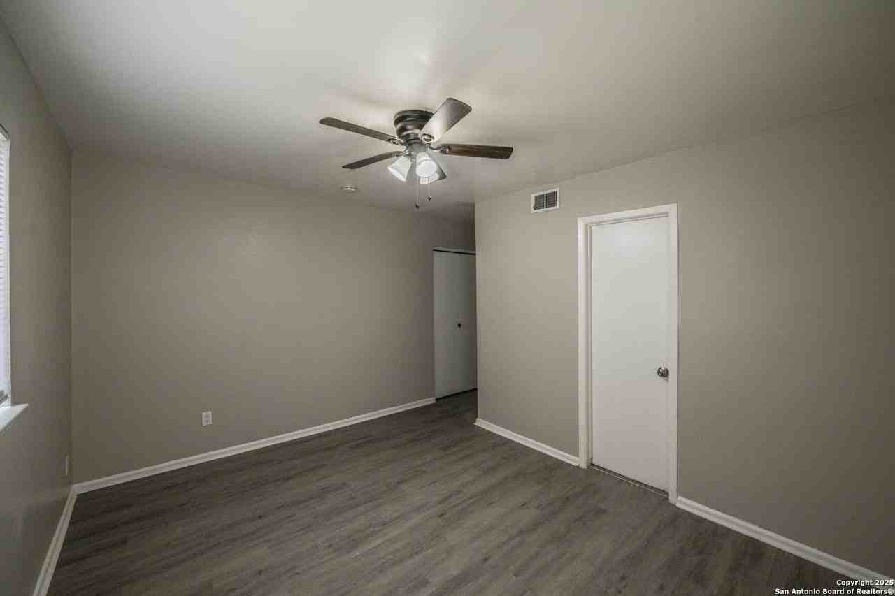 411 Laddie Pl - Photo 6 of 26