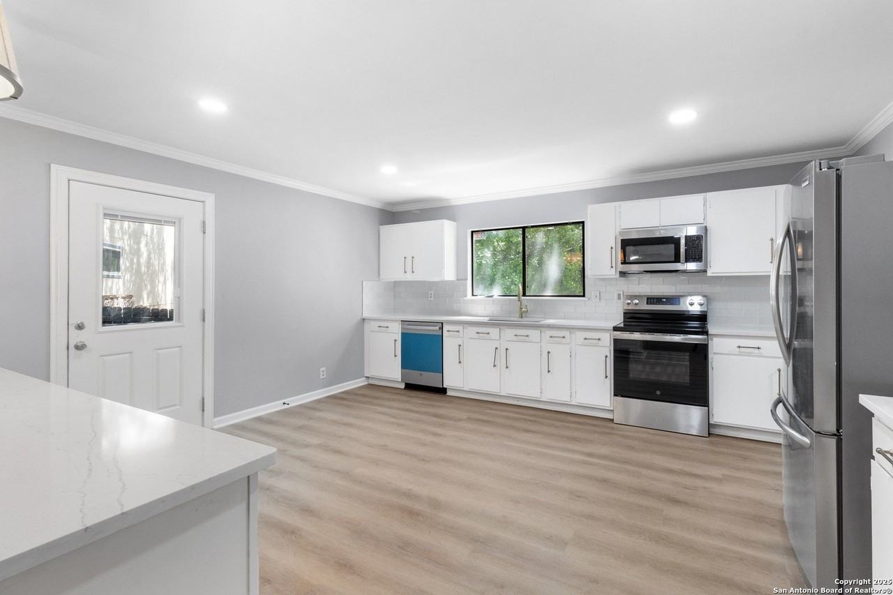 10222 Eagle Blf - Photo 6 of 24